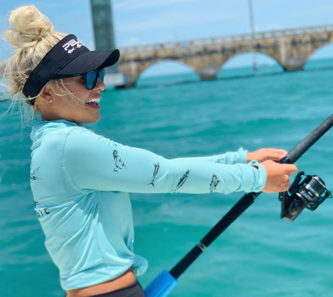 Apparel Ultratek Gyotaku Hooded Fishing Shirt - Women's Womens Apparel Ultratek Gyotaku Hooded Fishing Shirt - Women's Womens