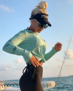 Apparel Ultratek Gyotaku Hooded Fishing Shirt - Women's Womens 6 Apparel Ultratek Gyotaku Hooded Fishing Shirt - Women's Womens